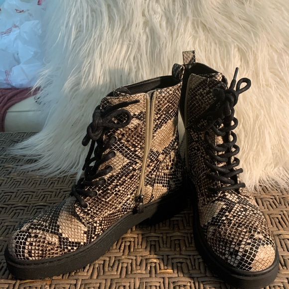 Boots - Picture 2 of 3